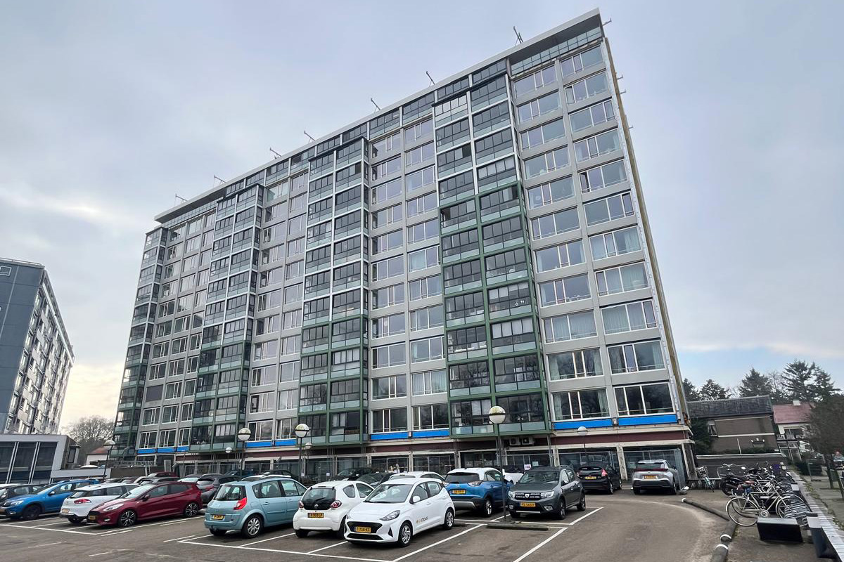 Lindenhove aan de Loolaan in Apeldoorn tijdens de renovatie in 2025 Lindenhove aan de Loolaan in Apeldoorn tijdens de renovatie in 2025